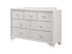 Lyssa 7 Drawer Dresser in Frost White