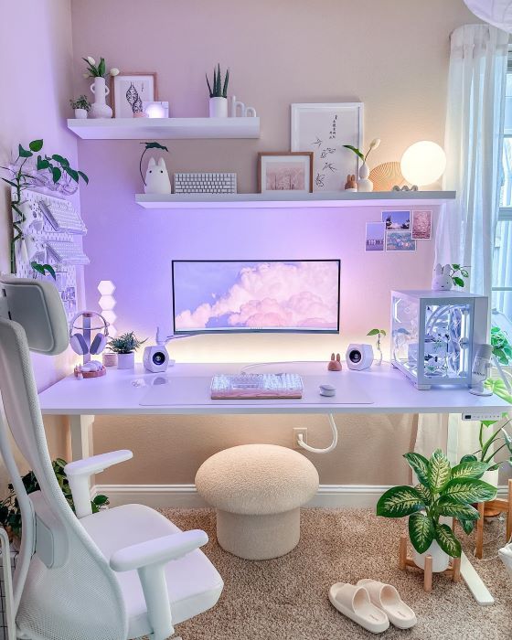 How to Decorate Your Desk at Work: Office Desk Decor Ideas